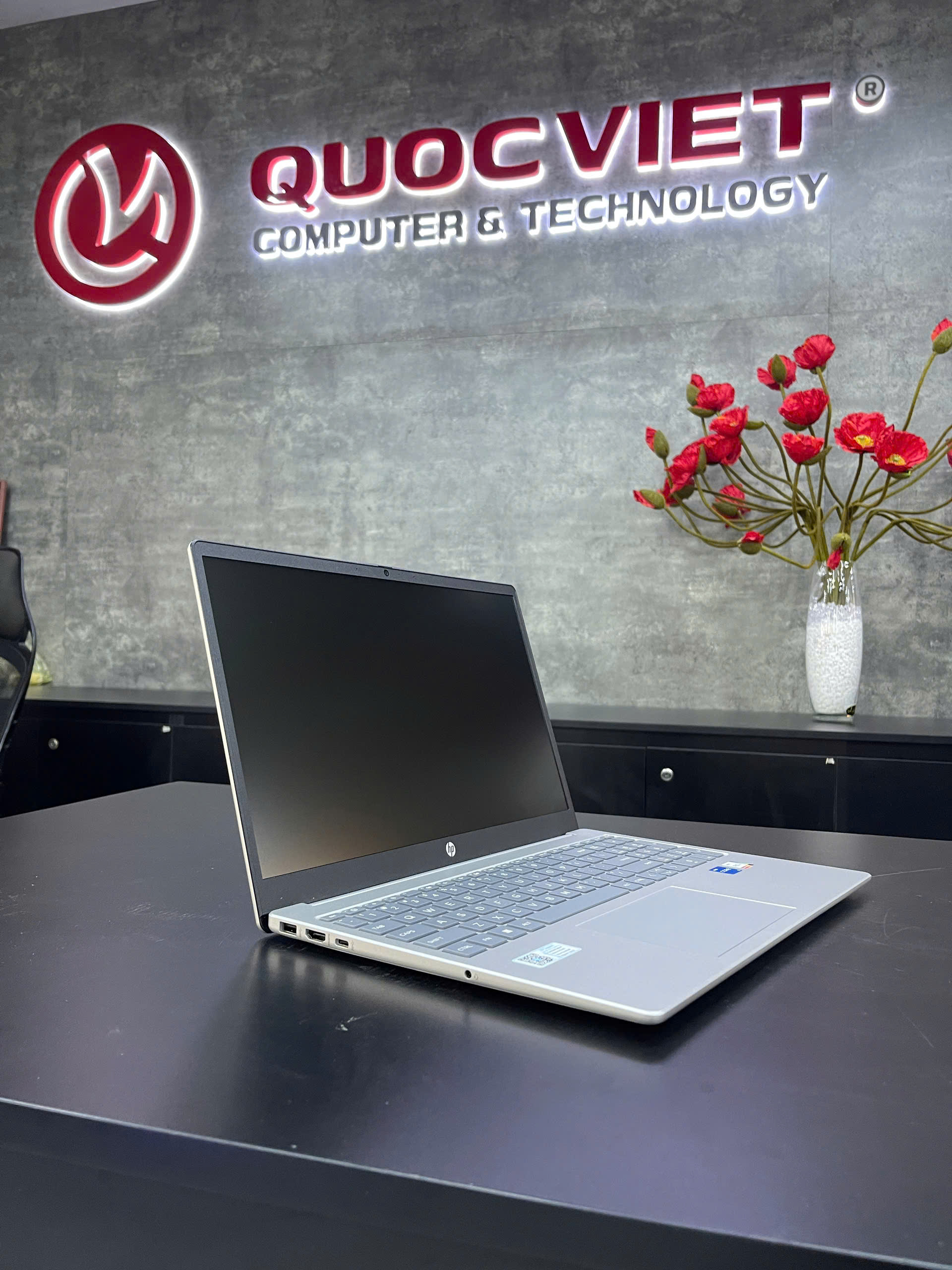 Máy tính xách tay HP-FD0095wm i5-1235U/8GB/256GB SSD/ 15.6 inch FHD/W11/Sliver