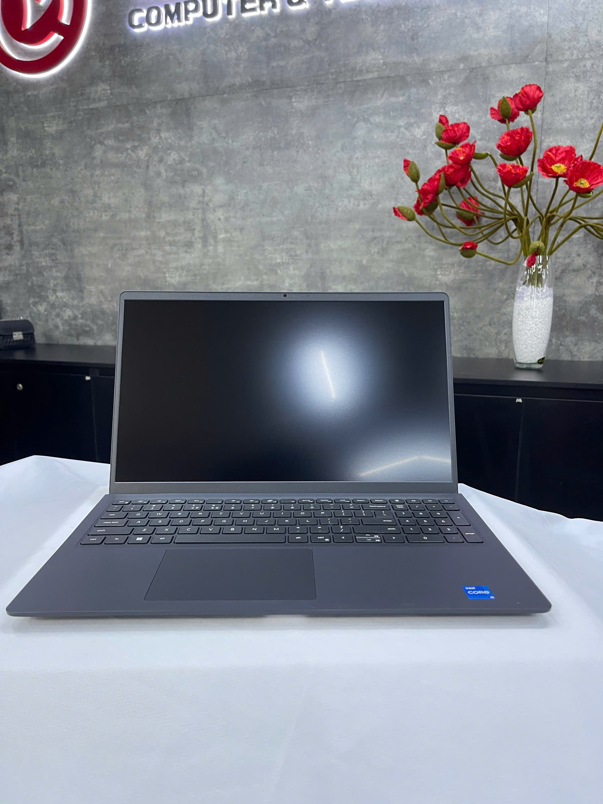 Máy tính xách tay Dell Vostro 3530 i5-1334U/8GB/512GB SSD/15.6 inch FHD/Dos-UBUTU/Black/NK